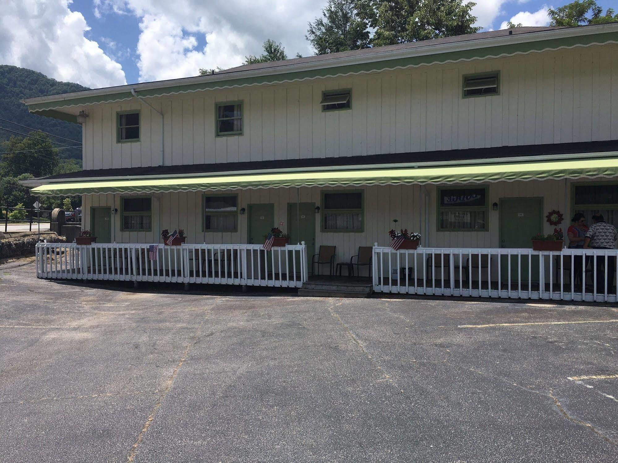 River Point Lodge Maggie Valley Exterior photo